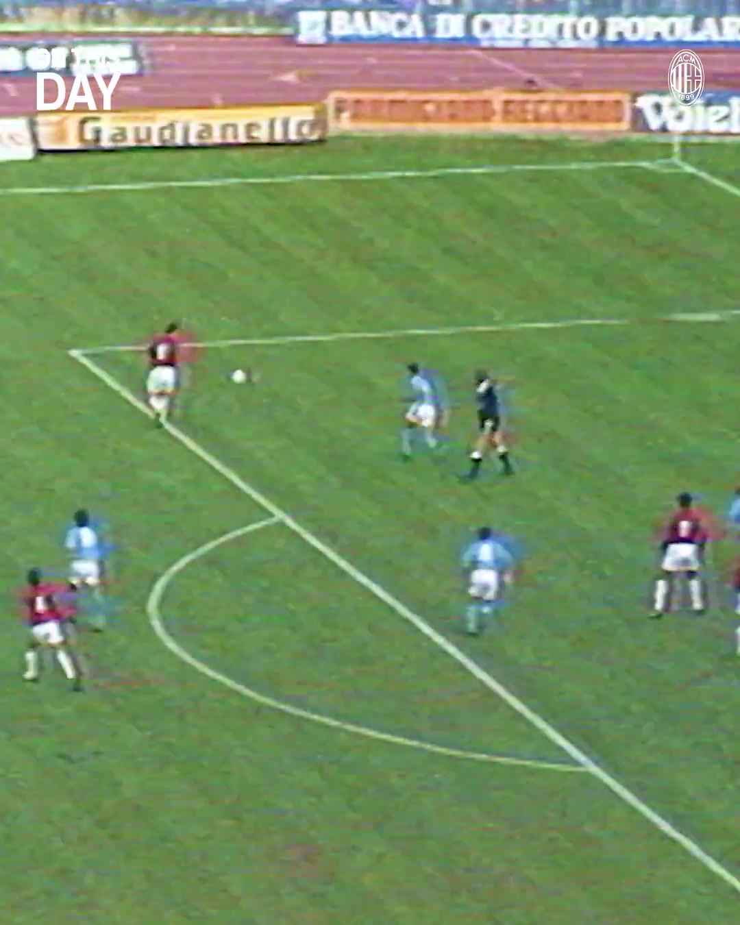 令人难忘！范巴斯滕在客场对阵那不勒斯时打进四球