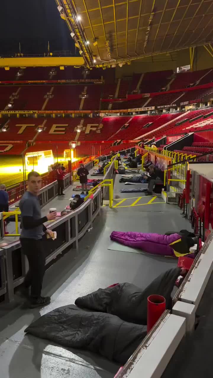 曼联将老特拉福德球场开放给无家可归者，以避免他们流落街头