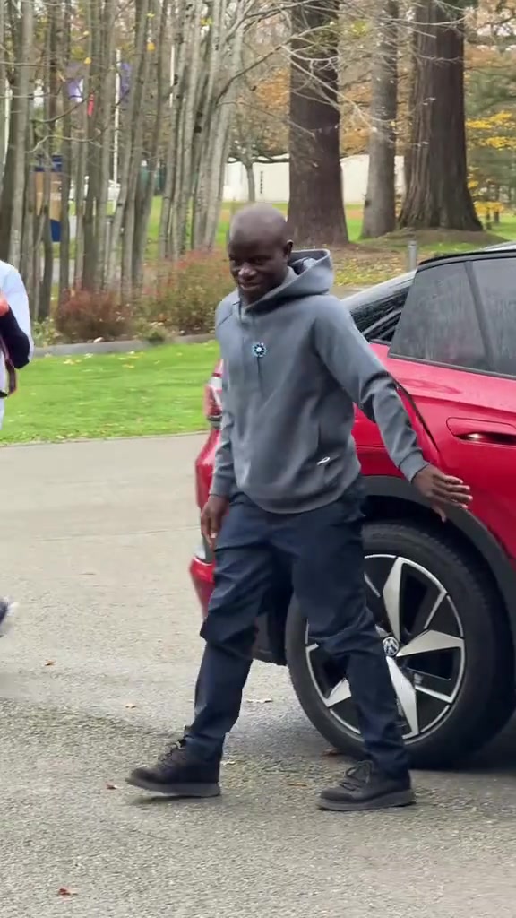 重回法国队！34岁坎特抵达克莱枫丹