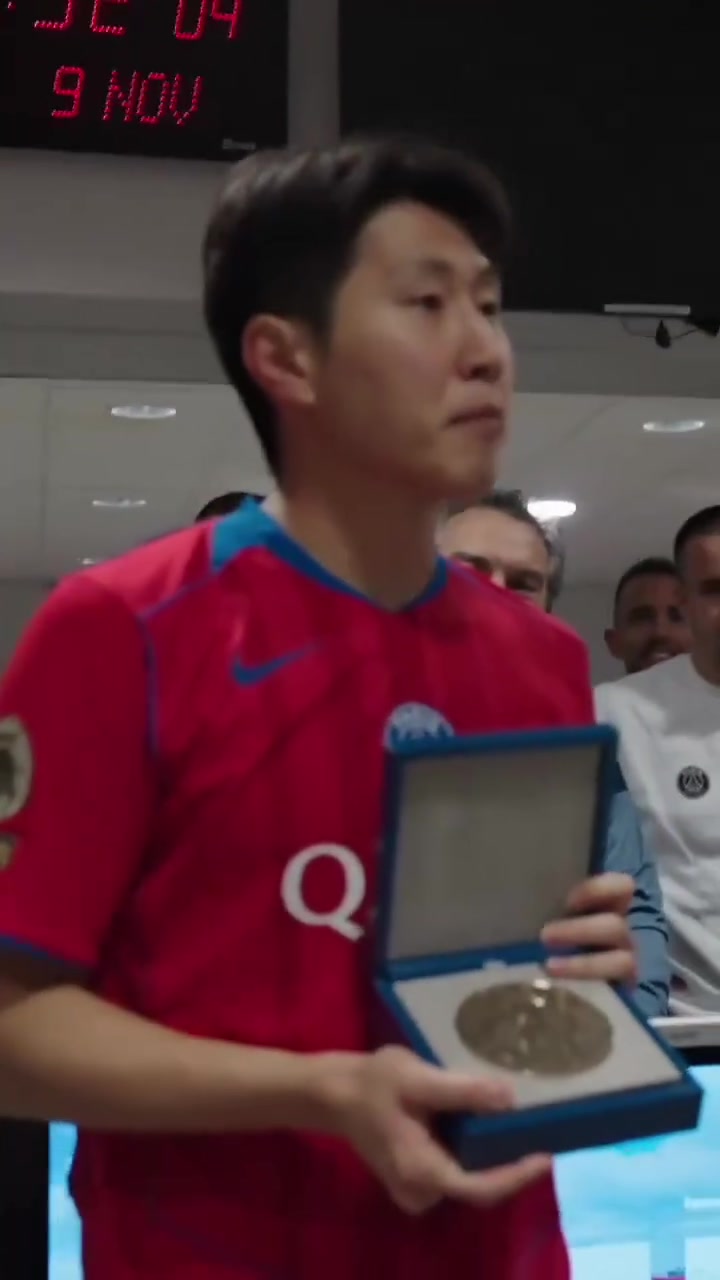 助攻帮助球队赢球！现场直拍：李刚仁巴黎百场花絮！