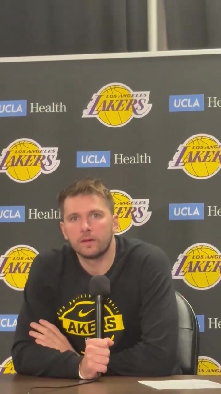 队内竞争！东契奇赛后谈里夫斯的超远三分：想确保我的比他更远！