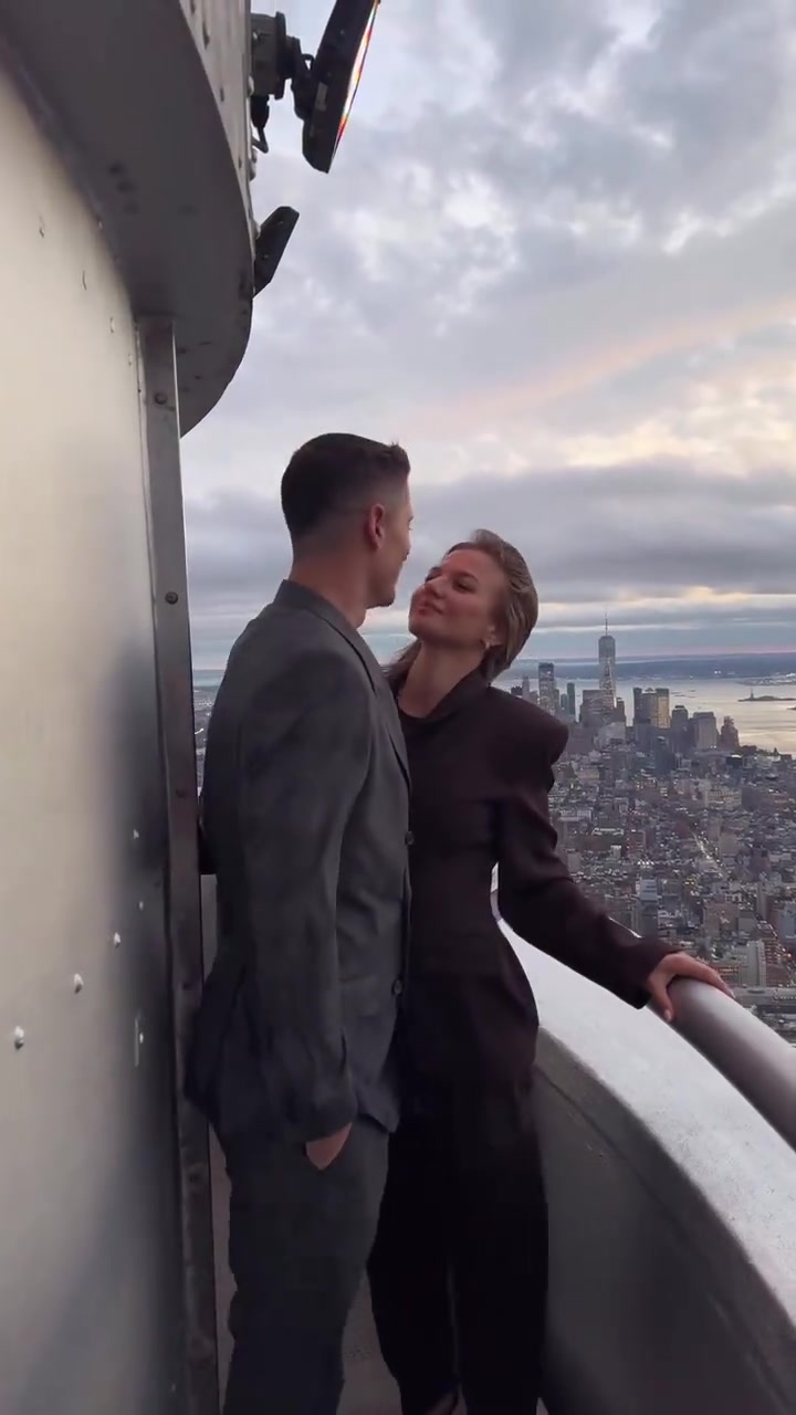 莱万与妻子在纽约帝国大厦，参加波兰独立日庆祝活动