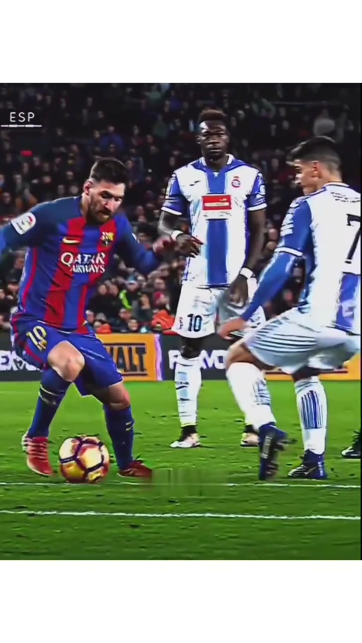 每一次变向、触球都恰到好处！慢镜头看梅西过人，真是一种享