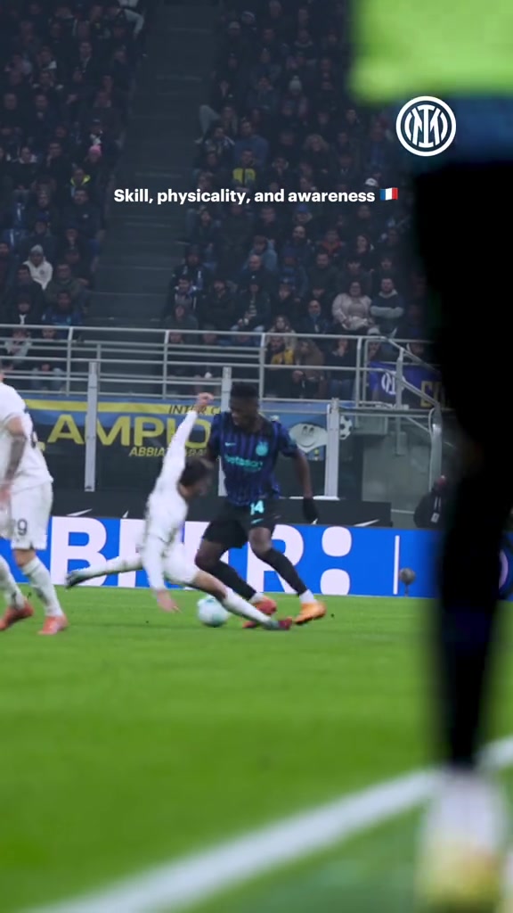 前途无量!国米官推:这是属于博尼的20秒