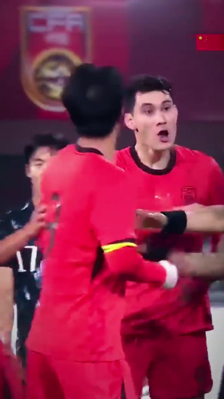 让你狂!韩国球员挑衅拜合拉木,王博豪撞翻对手为其出头