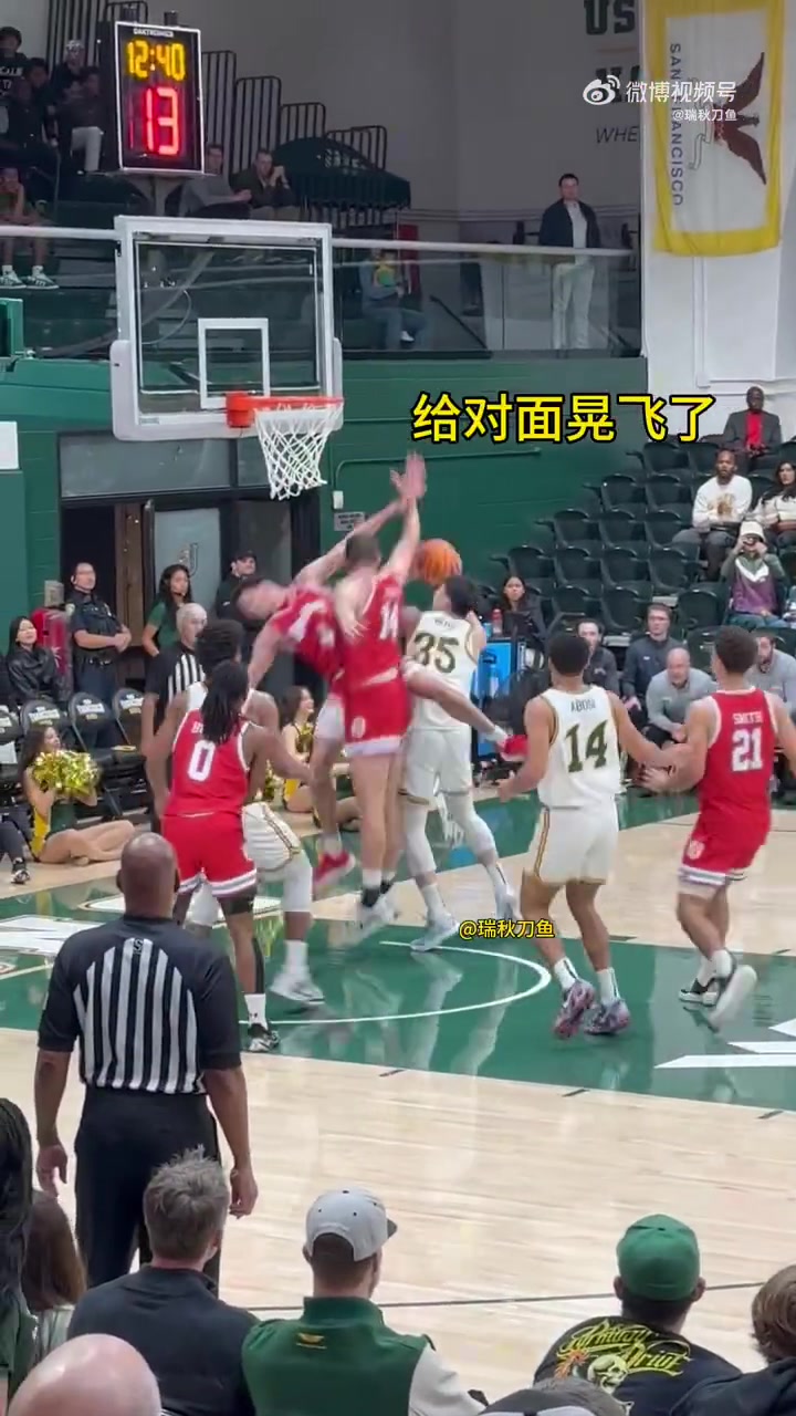 节奏真不错!王俊杰直接晃飞两名对手,可惜后面被犯规没进啊