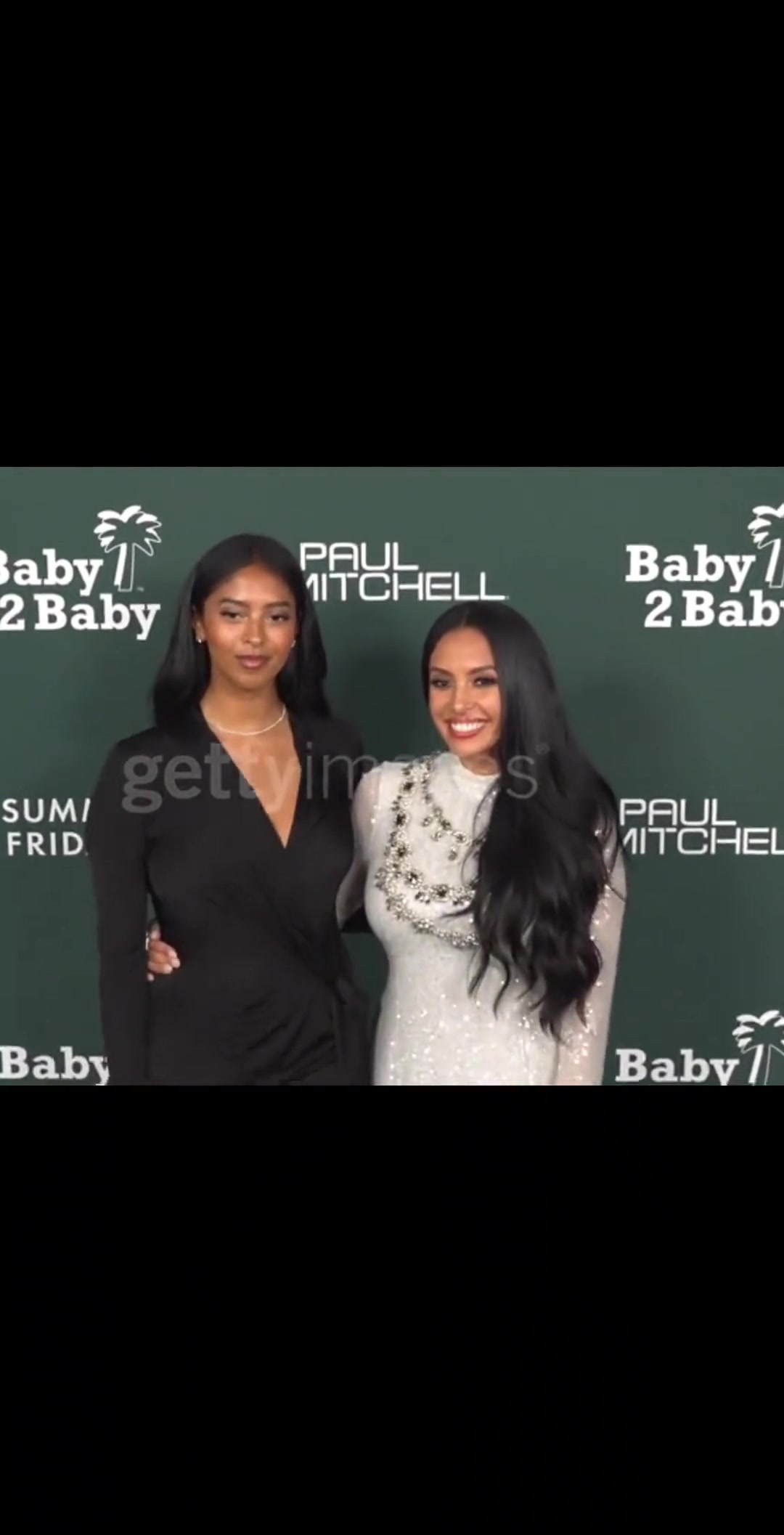 娜娜真的太像爸爸了!母女都超美!瓦妮莎眼神又有亮光了