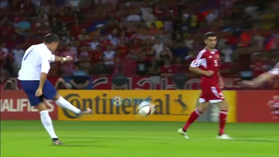 当年遭亚美尼亚球迷喊梅西!C罗神级停球+世界波戴帽回应