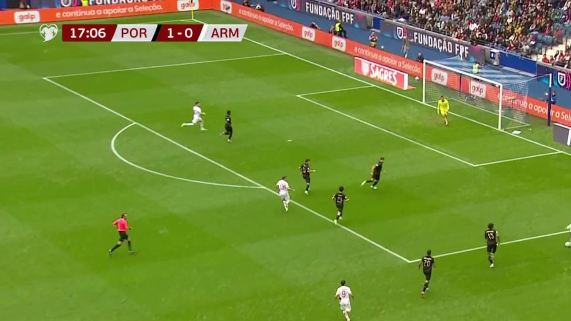 坎塞洛被扛飞！亚美尼亚球员中路包抄破门，葡萄牙1-1被扳平