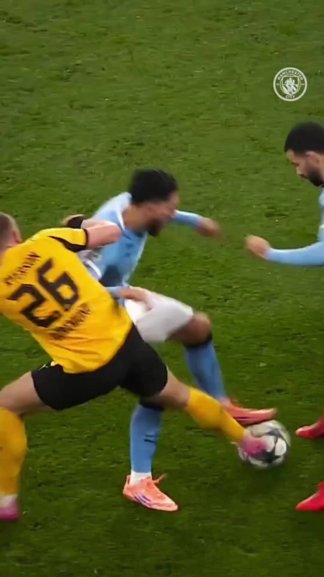 好帅的脚后跟！谢尔基这充满想象力的踢球方式，正是曼城目前所需