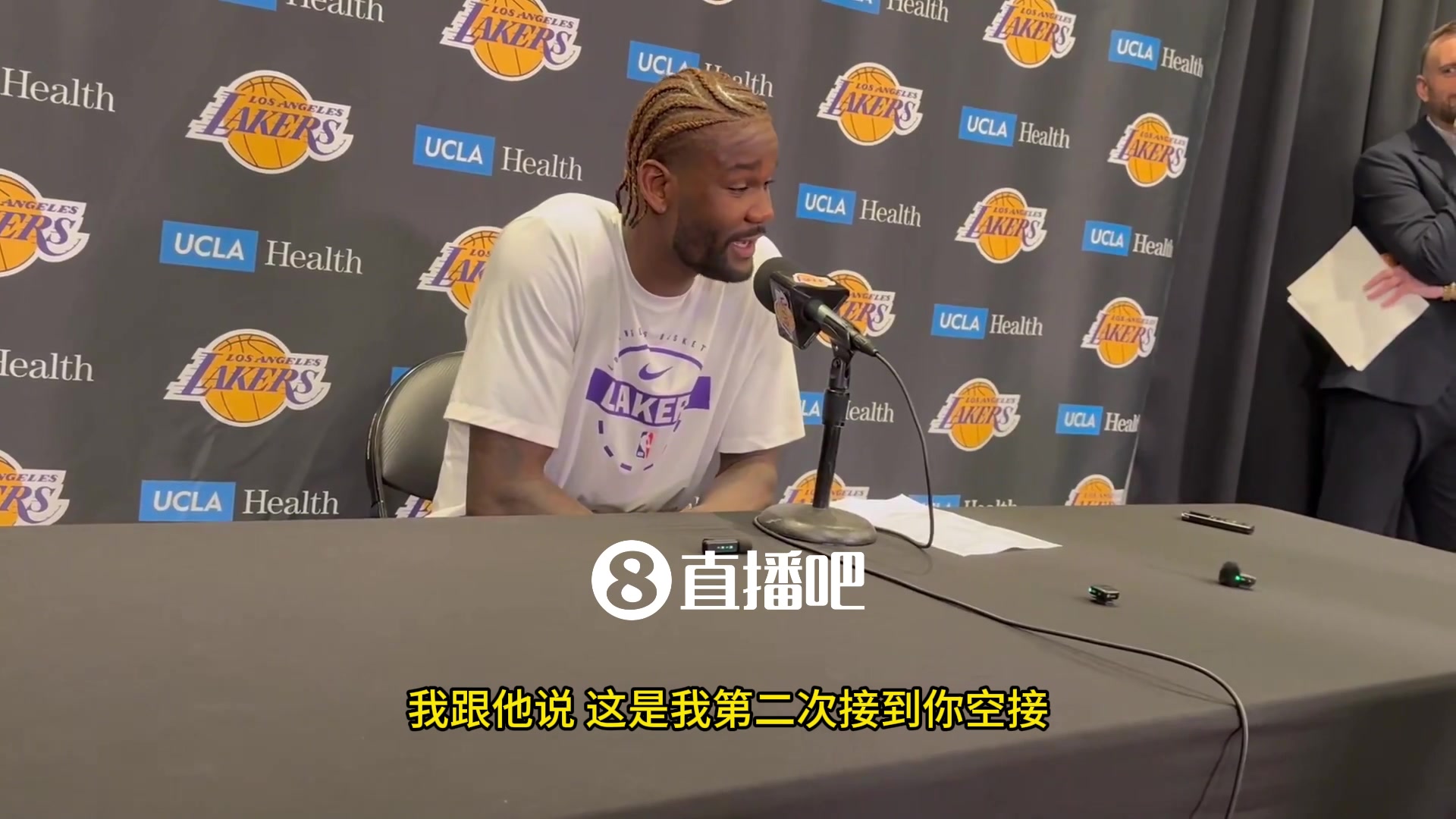 艾顿：我告诉詹姆斯，八年级的时候就被你助攻过，在你的训练营里