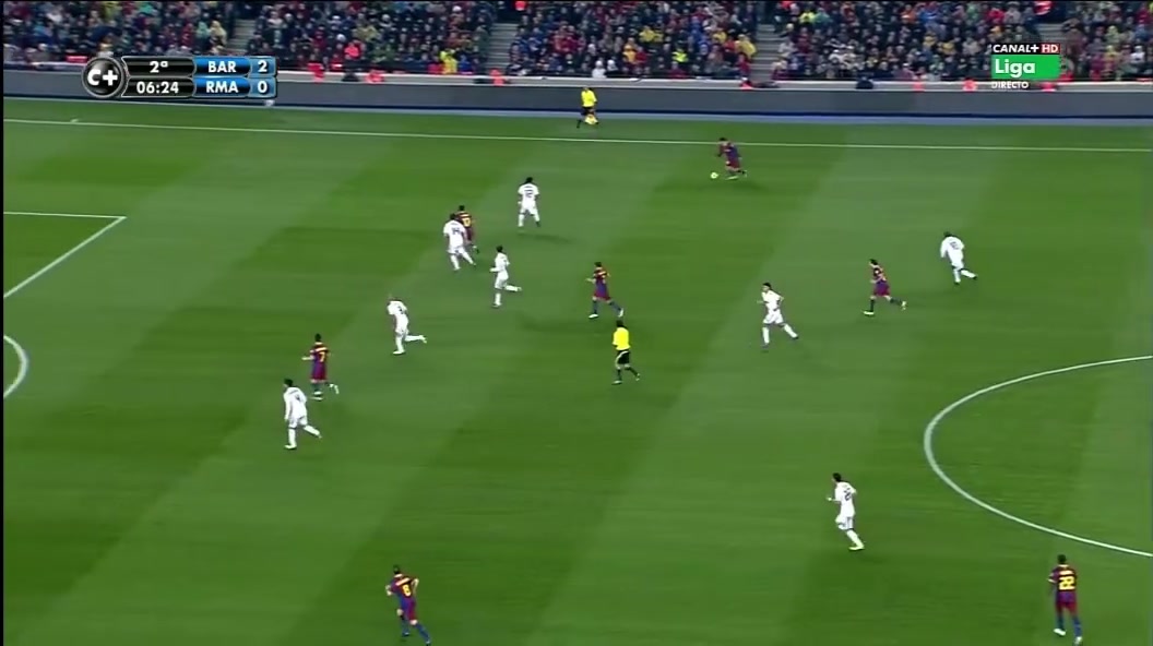 可惜了啊！名场面：梅西一脚精准手术刀直塞，可惜哈维没能打进！