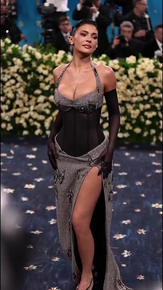 凯莉·詹娜这身材姿色怎么没找个NBA男友？不比姐姐差啊