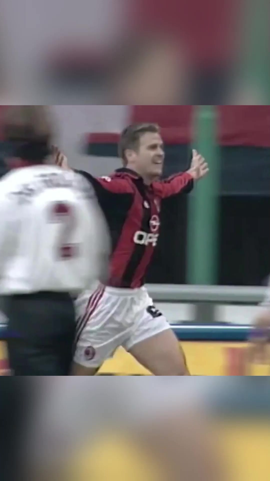 空霸比埃尔霍夫！头球可以顶出弧线，98-99赛季米兰夺冠功臣！