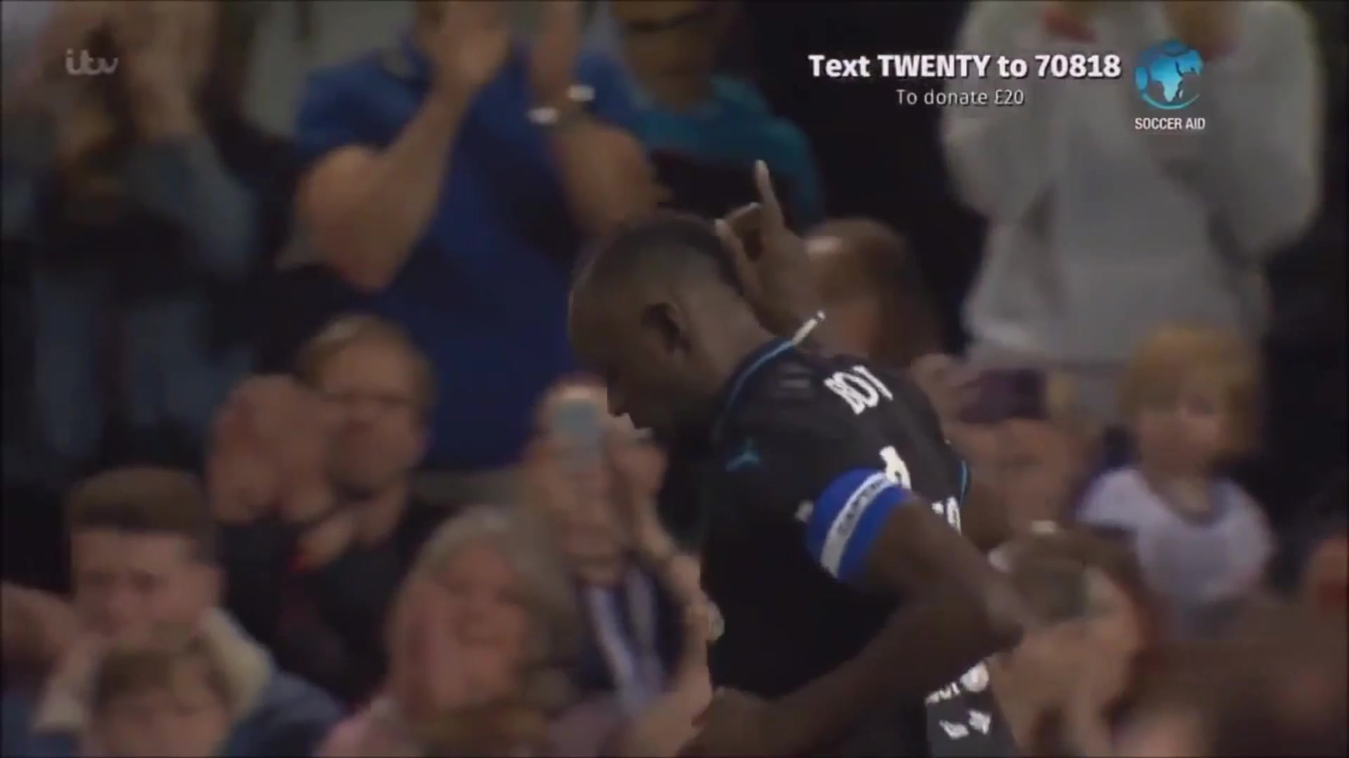 飞人博尔特证明：足球光有奔跑是不行滴！