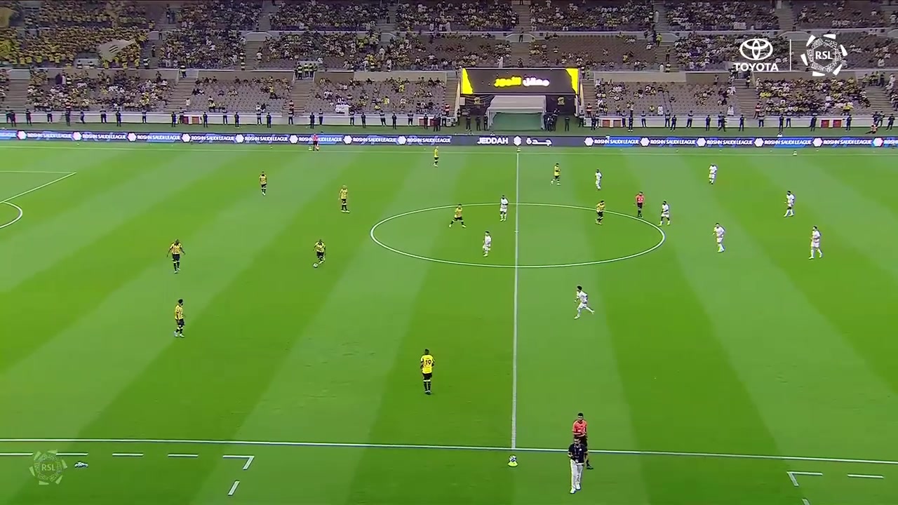 【集锦】沙特联-本泽马破门 迪亚比染红 吉达联合2-1利雅得体育