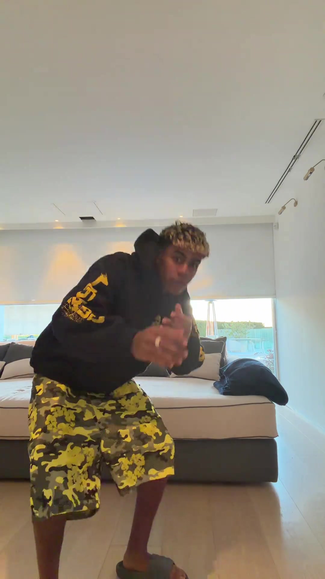 恢复单身状态的亚马尔，又成了精神小伙