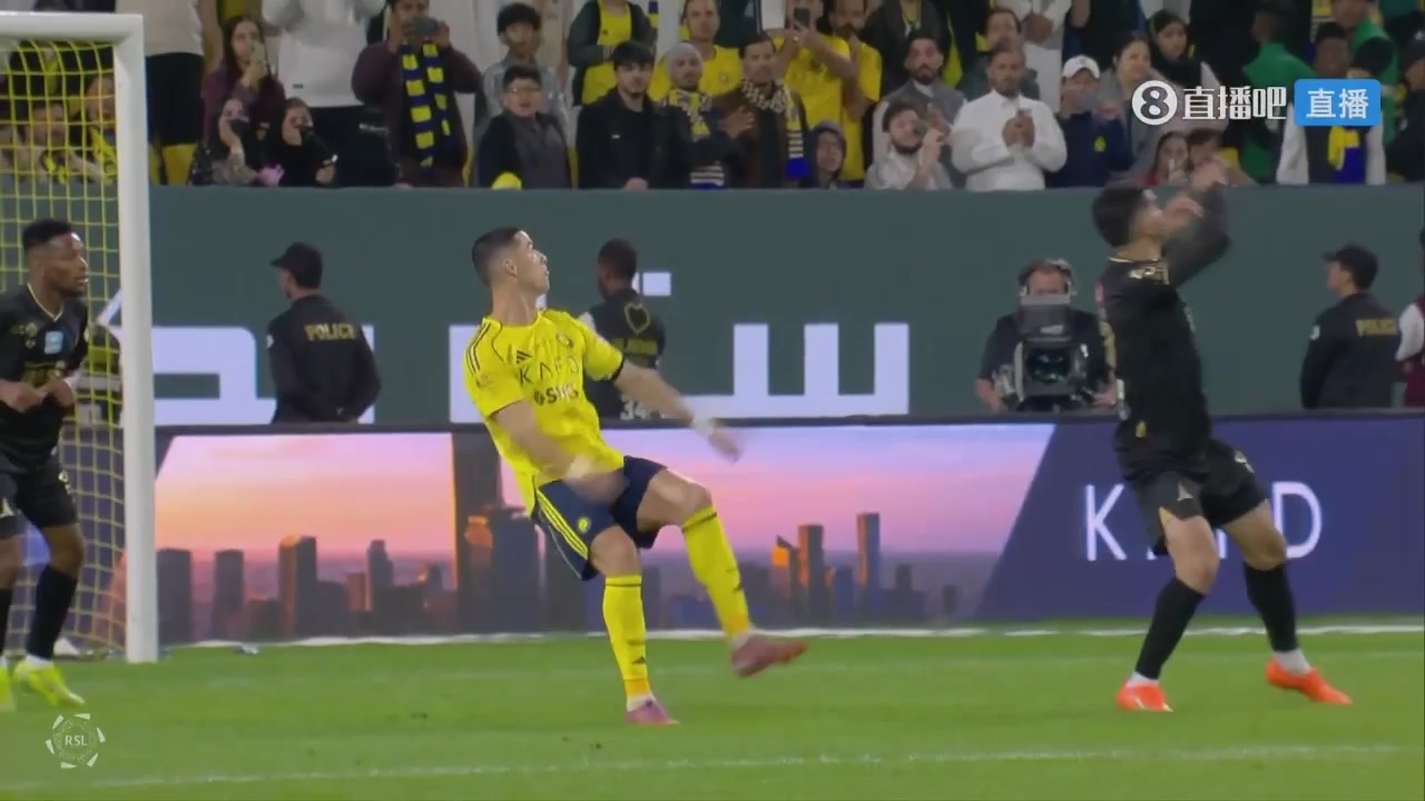 惊世骇俗！40岁C罗精彩倒钩破门！利雅得胜利4-1赛哈特海湾！