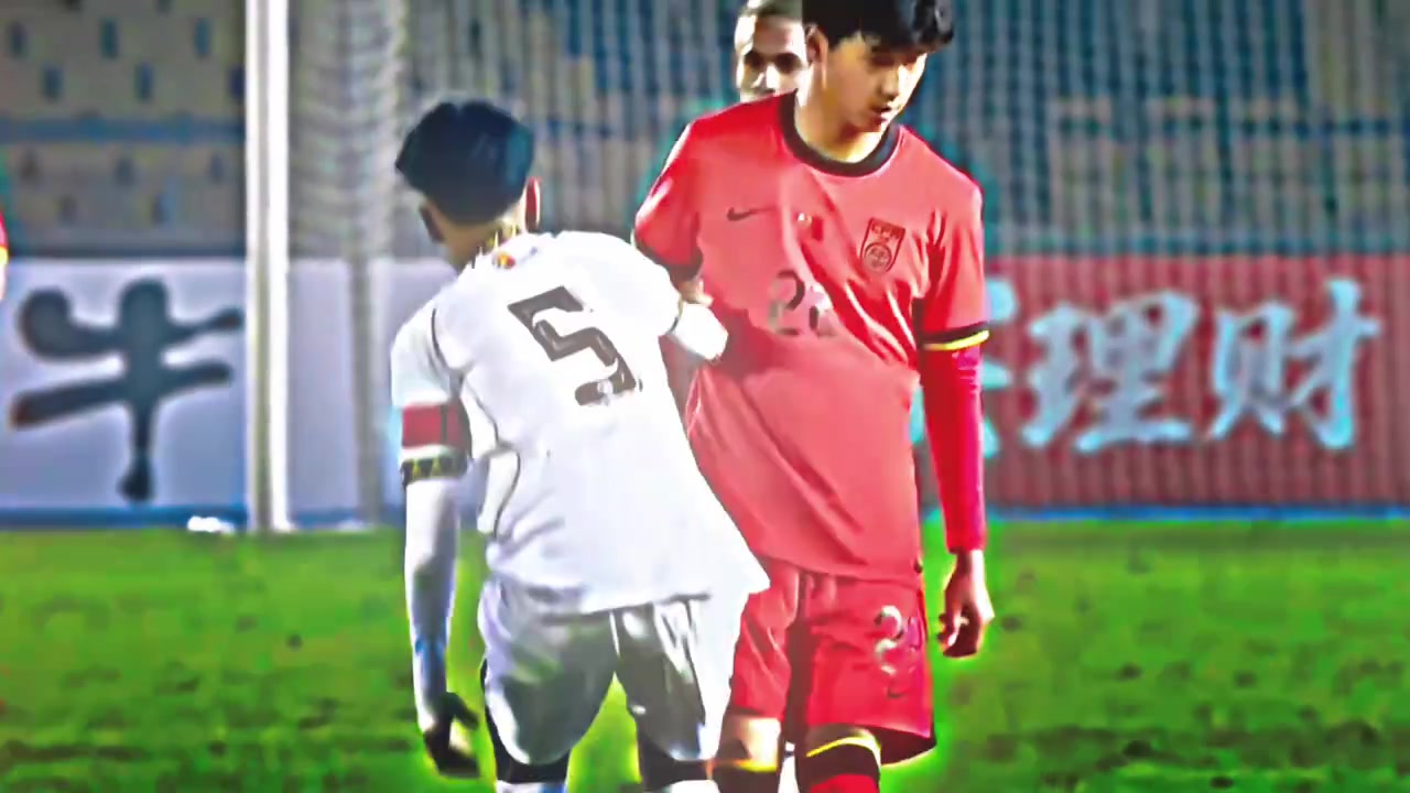 尊重！被进14个球东帝汶球员哭了，U16国足球员主动上前安慰