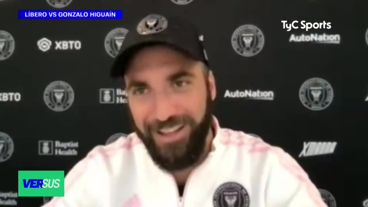 伊瓜因22年6月采访：我应该是最了解梅西C罗的人了吧，我选梅西！