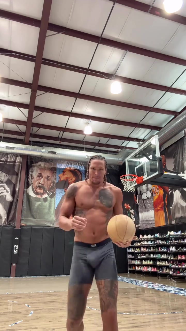 这块头！我猜吕布的身材，估计也就和阿隆-戈登差不多了