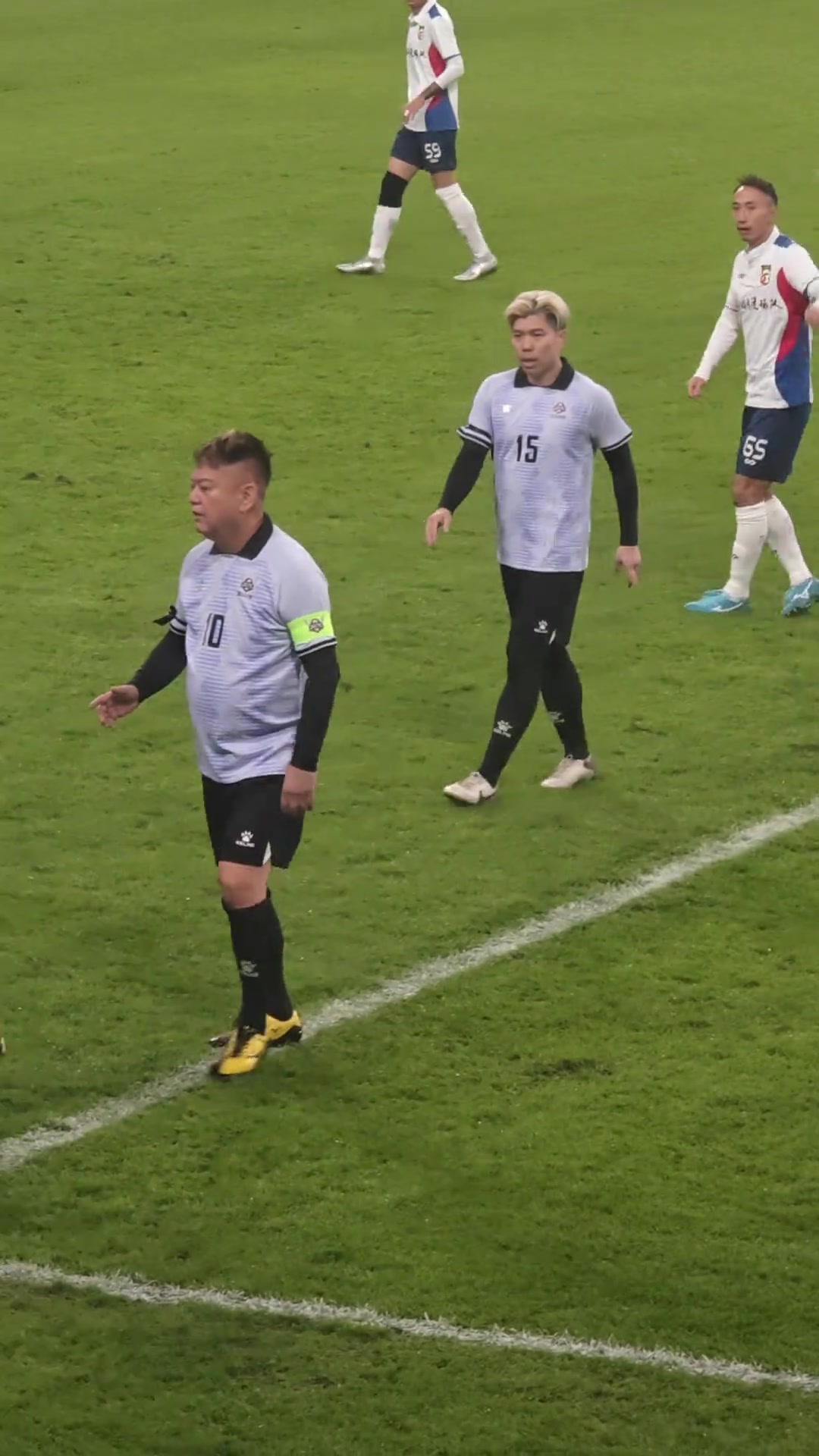 陈百祥年纪大了反应和速率慢很多，不是明星的话早打起来了…