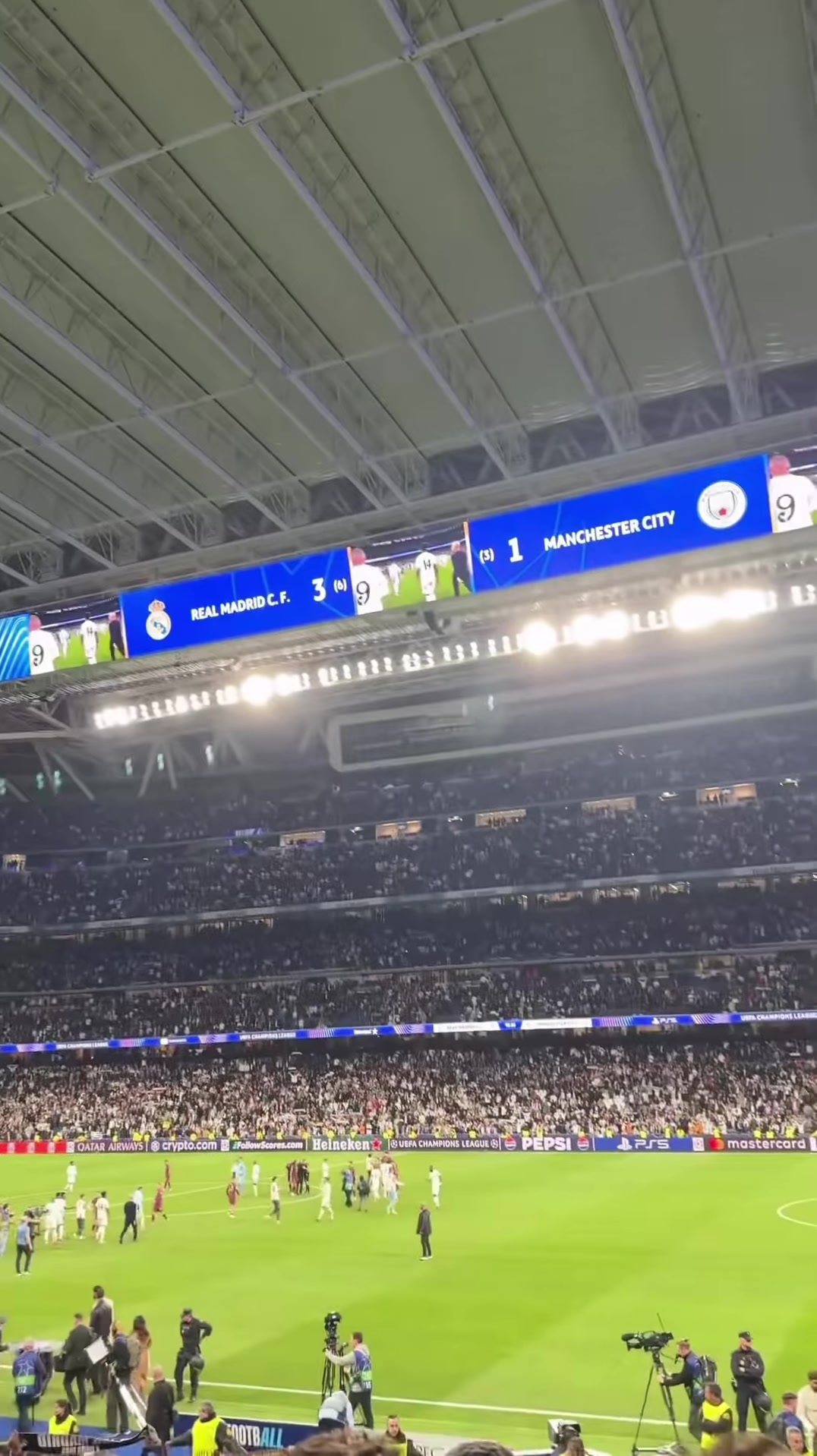 美女看到皇马领先后惊掉口水……这真不是摆拍嘛