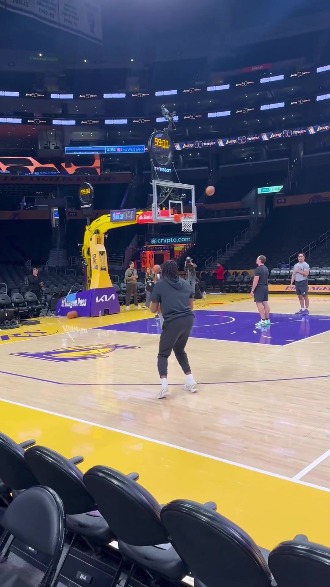 看看湖人新秀阿杜·蒂耶罗的三分训练，这出手又直又流畅！