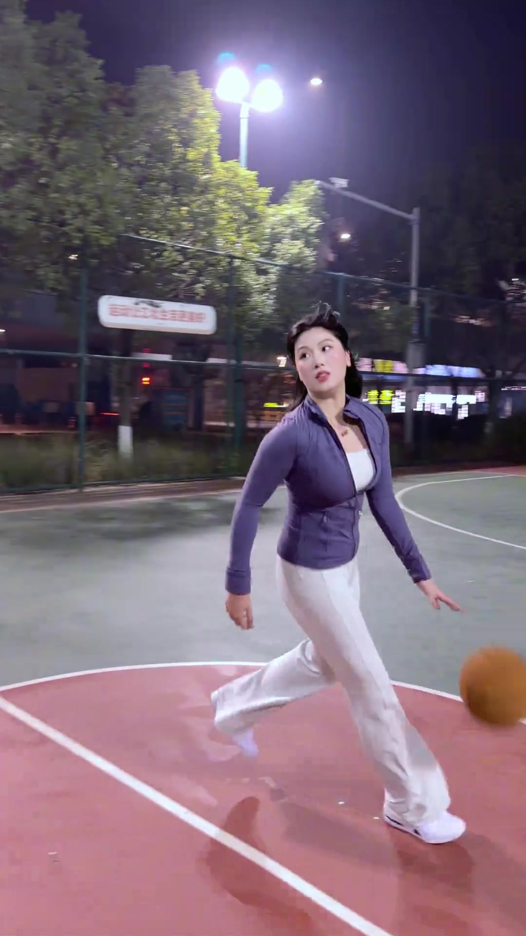 跟我一起打球给你买水～