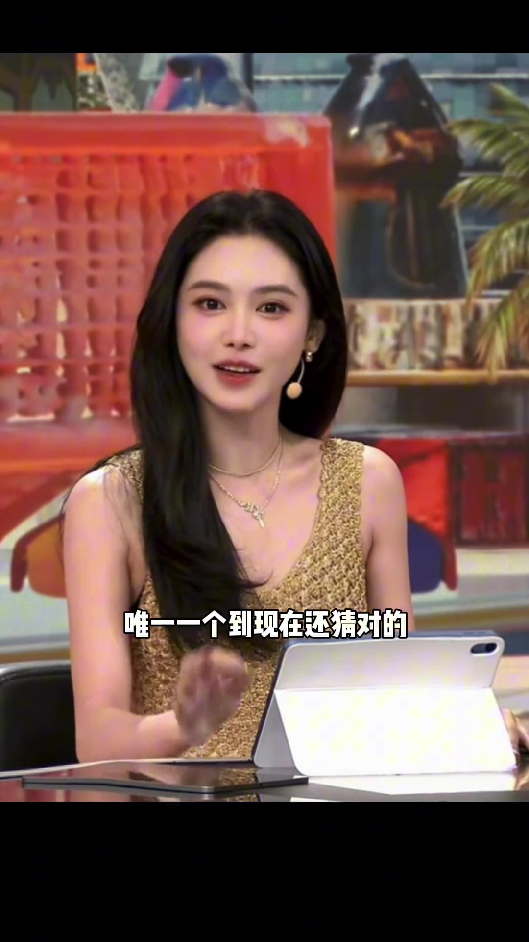 湖人赢了真的是把“娜姐”开心坏了，快瞧瞧她有多得意