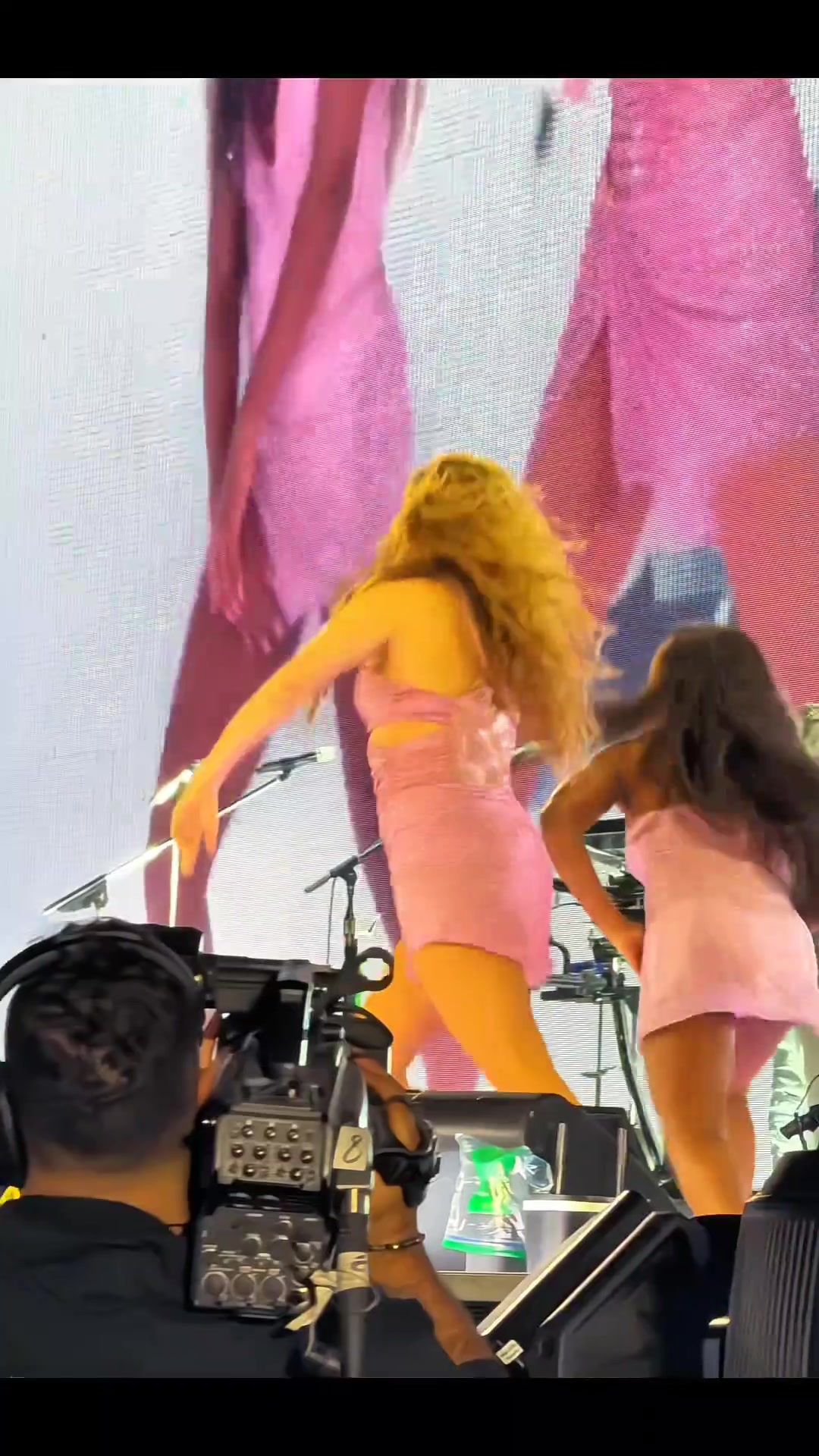 皮克你糊涂！夏奇拉都快当奶奶的年纪了，看着还是这么辣~