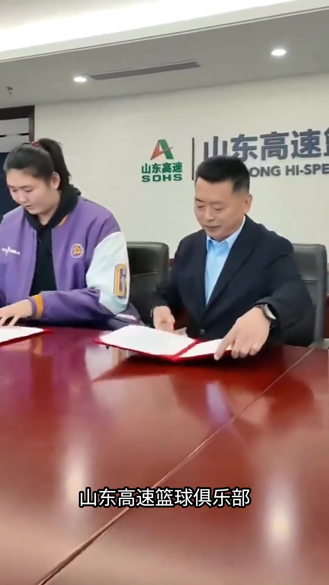 恭喜女版”姚明”张子宇加盟山东女篮！