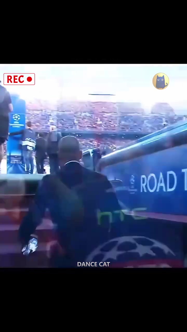 巅峰状态！梅西15年欧冠对阵拜仁个人集锦！场下的瓜帅无可奈何~