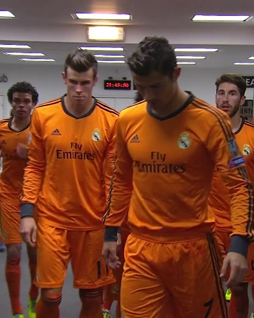 欧冠官方怒赞C罗：作为领袖带领那支银河战舰出场！