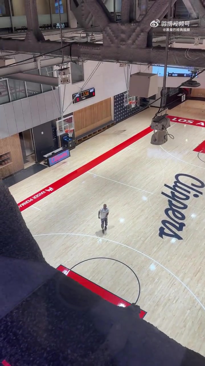 辛酸啊！保罗前两天被DNP赛前，一个人在球场楼下的训练馆加练