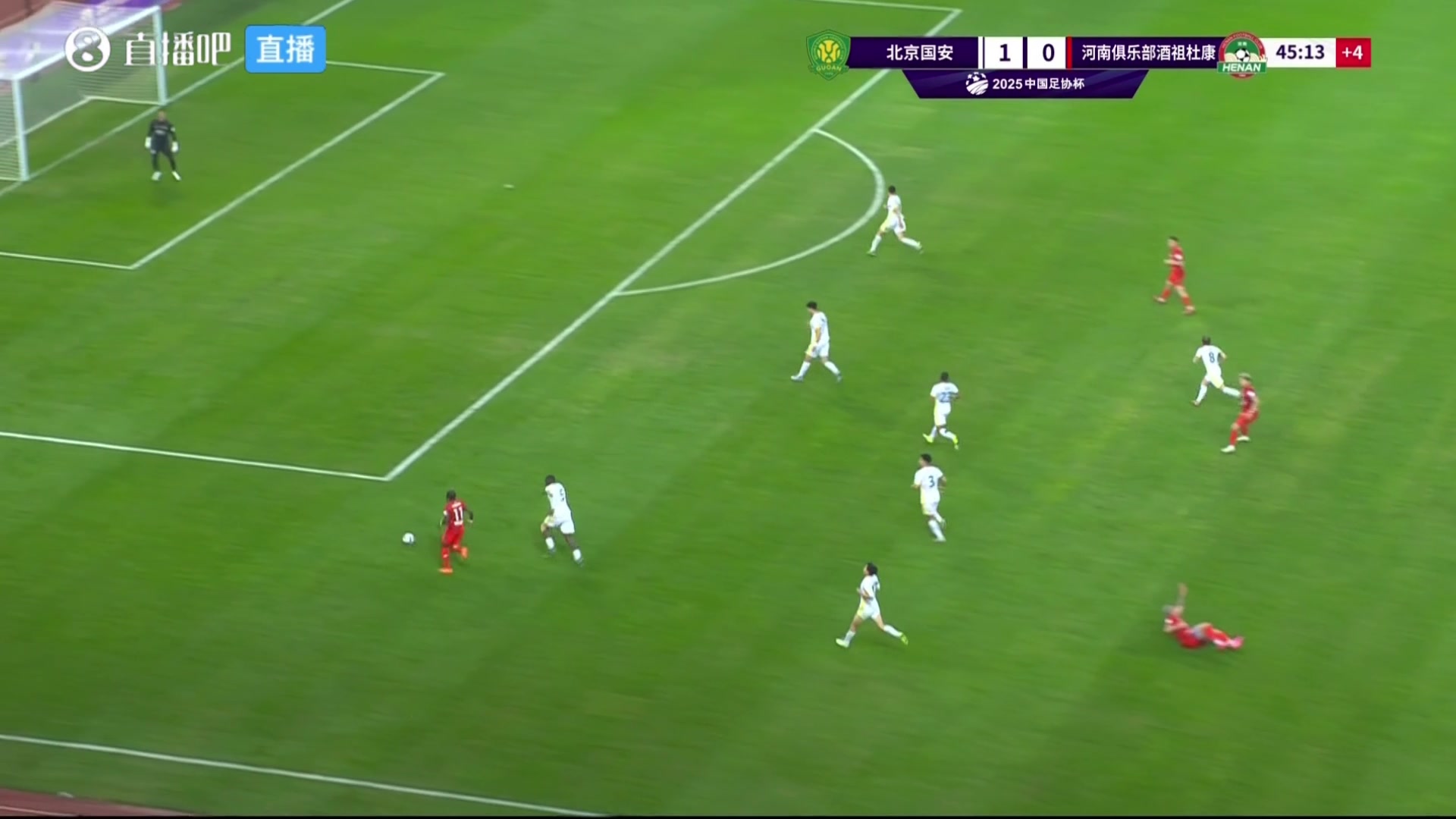 踢人动作！恩加德乌飞踢卡多索腰部染黄