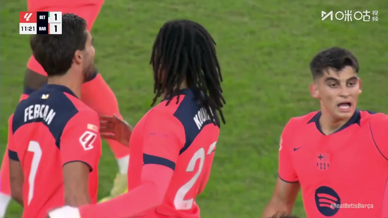 巴萨2-1光速反超贝蒂斯！巴德吉精彩传中，费兰精彩侧钩3分钟双响