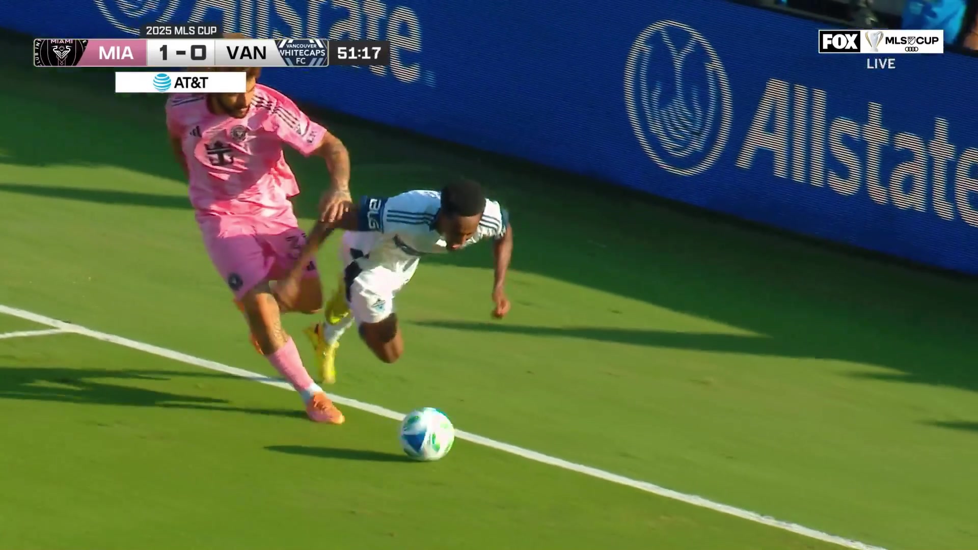 鸣不平？福克斯体育：温哥华队再次倒地，裁判没有判罚点球