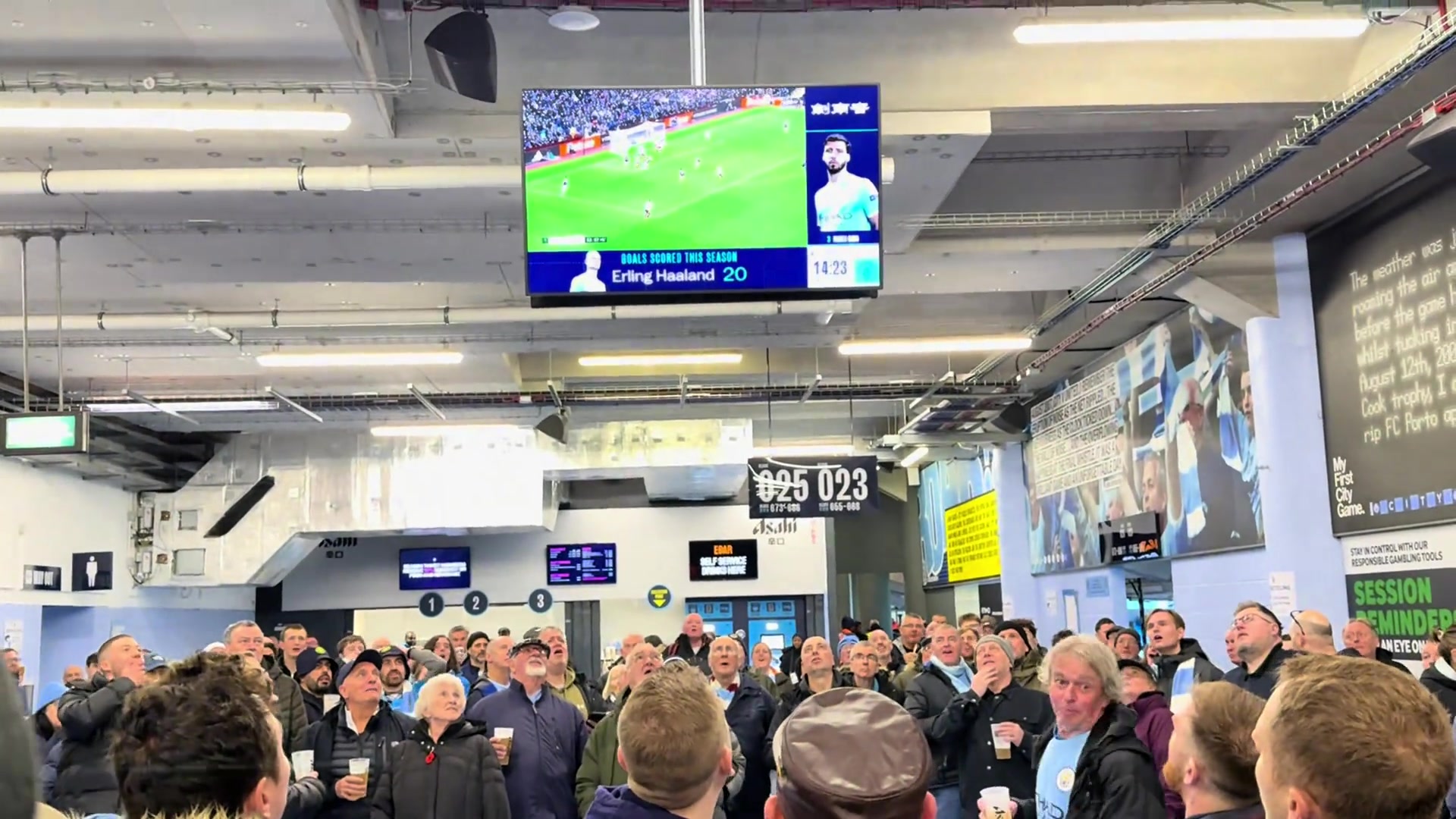 维拉绝杀阿森纳！伊蒂哈德球迷沸腾了