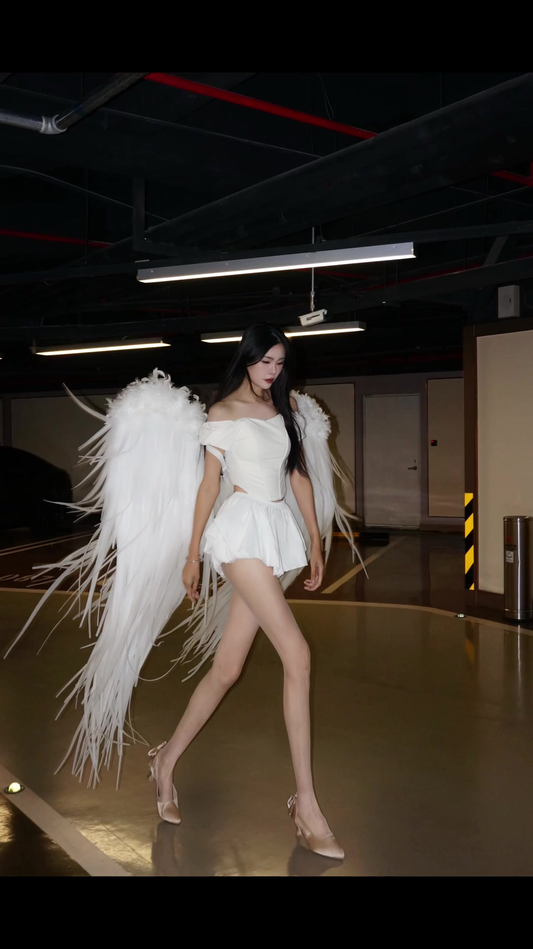 前国家女篮运动员的身材比例如何？看看“偌姐”这身天使装吧