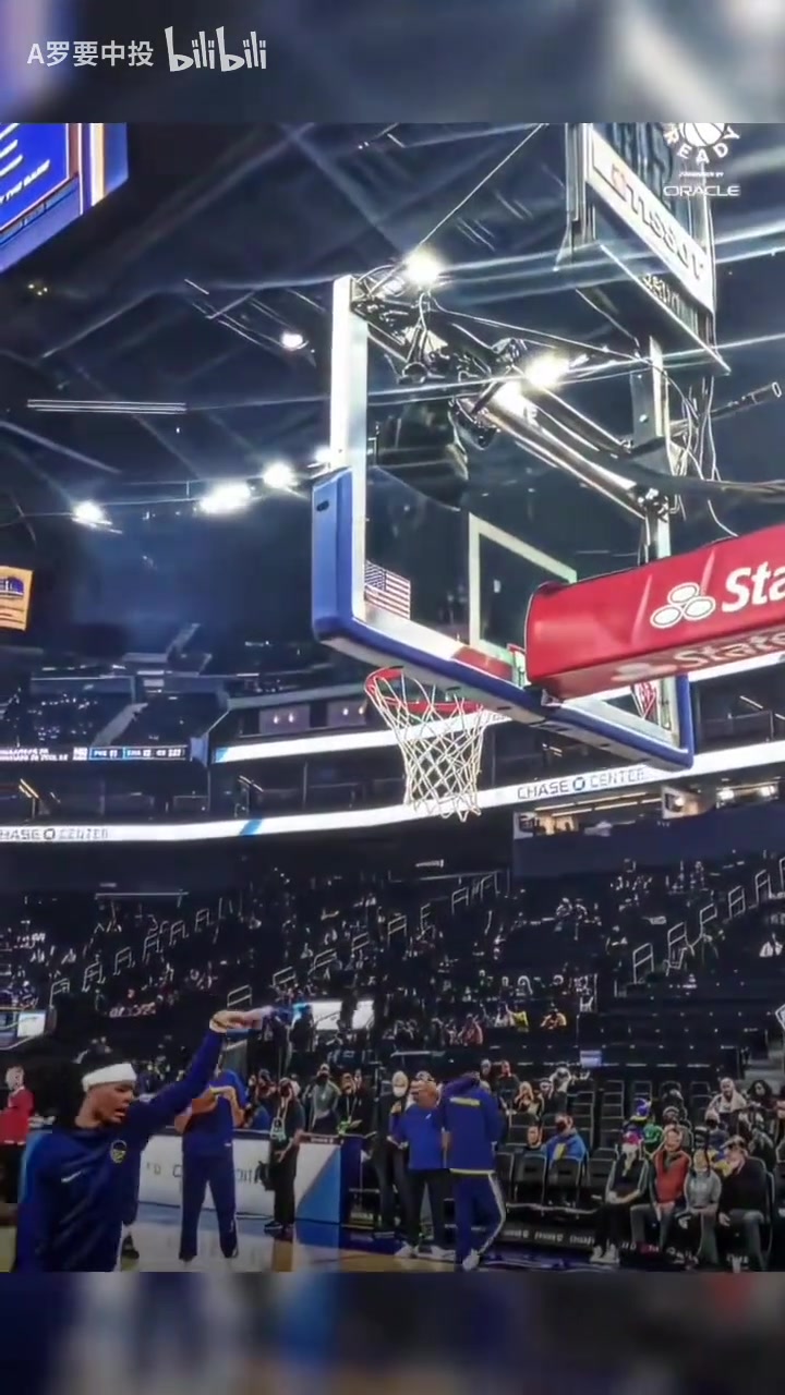 其他人反应太逗了!名场面:全联盟只有浓眉不知道库里要干什么~