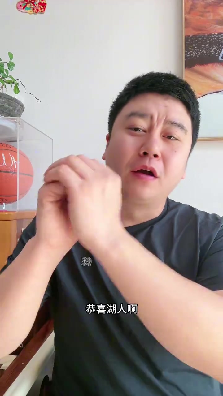 大史打趣：41岁的老詹跟窜天猴似的，31岁的恩比德踉踉跄跄