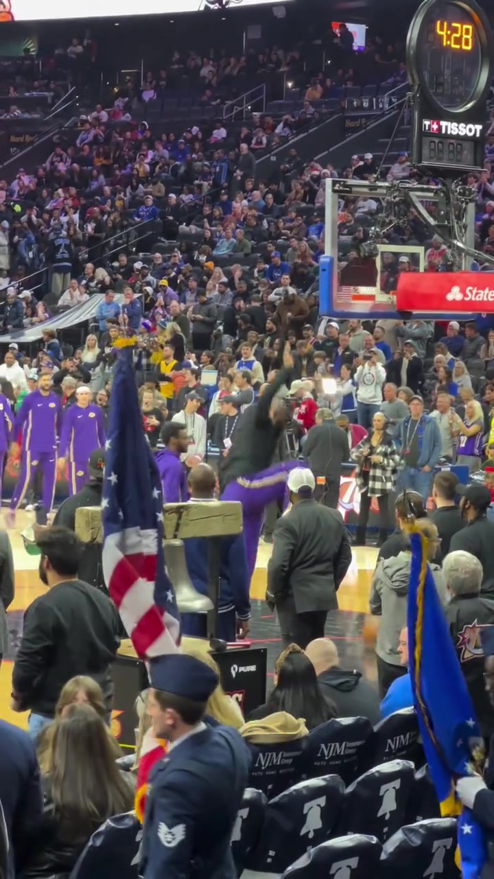 即将41岁的老詹有多能蹦？这弹跳，儿子布朗尼看了都羡慕