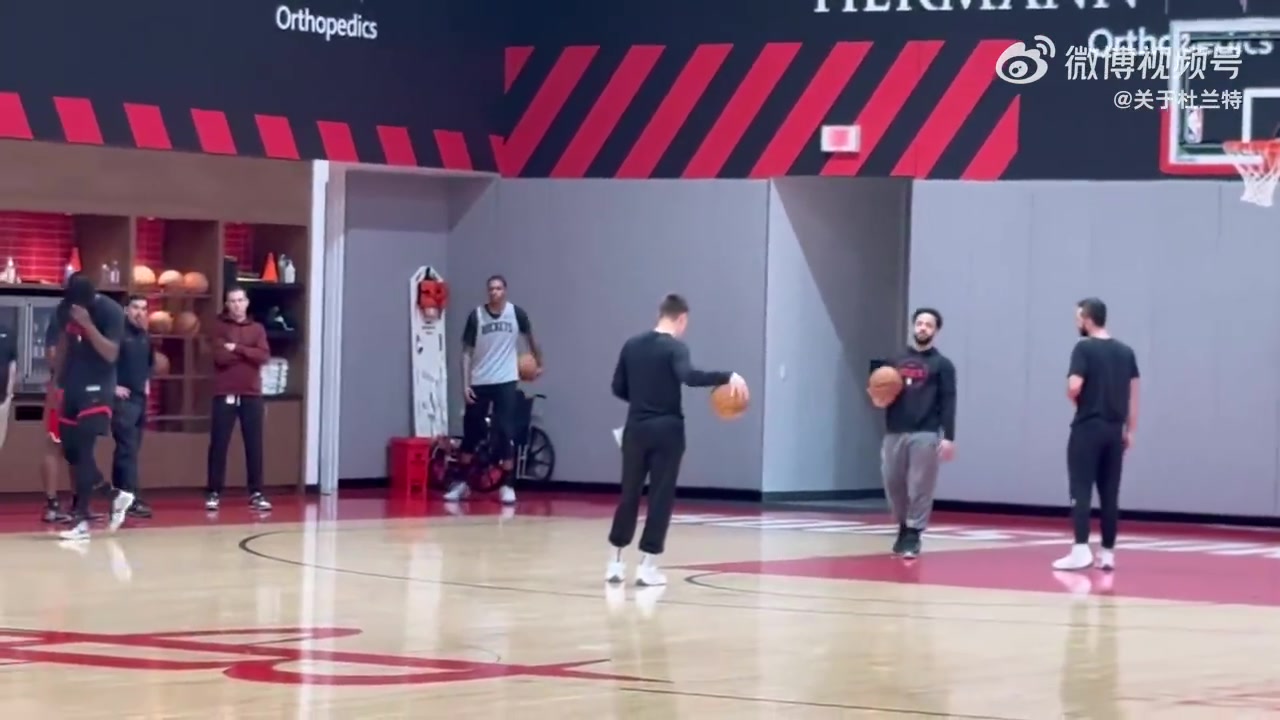 火箭球迷期待已久！DFS近期队内训练视频，啥时候可以复出呢？