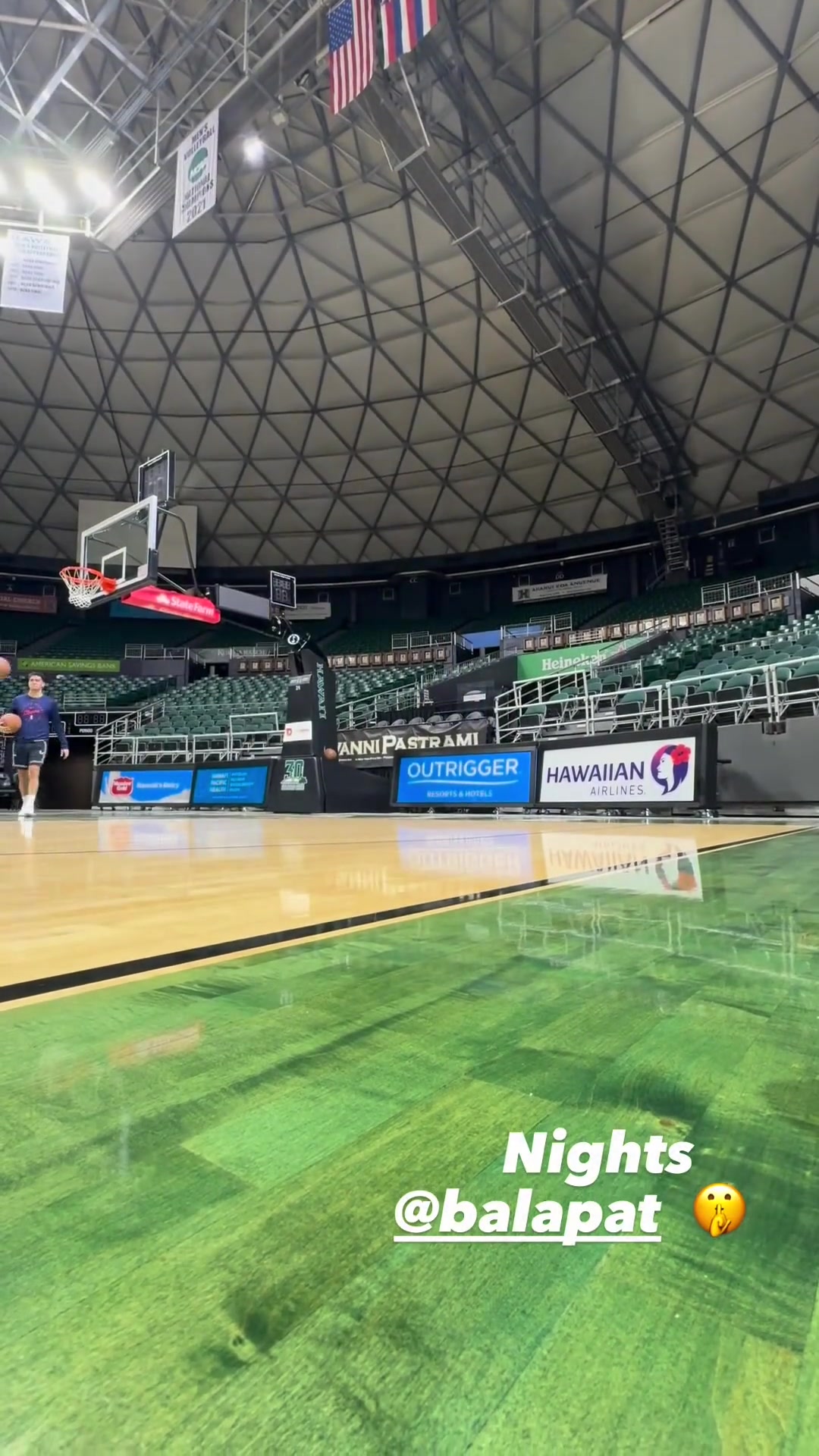 帕蒂·米尔斯三分手感太顺了，出手快、弧度稳