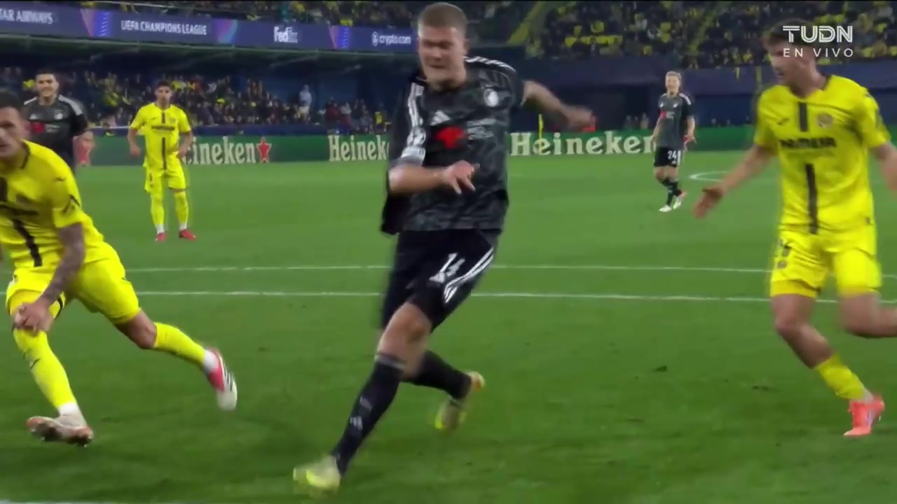 欧冠四连败!黄潜最后时刻遭绝杀!比利亚雷亚尔2-3不敌哥本哈根