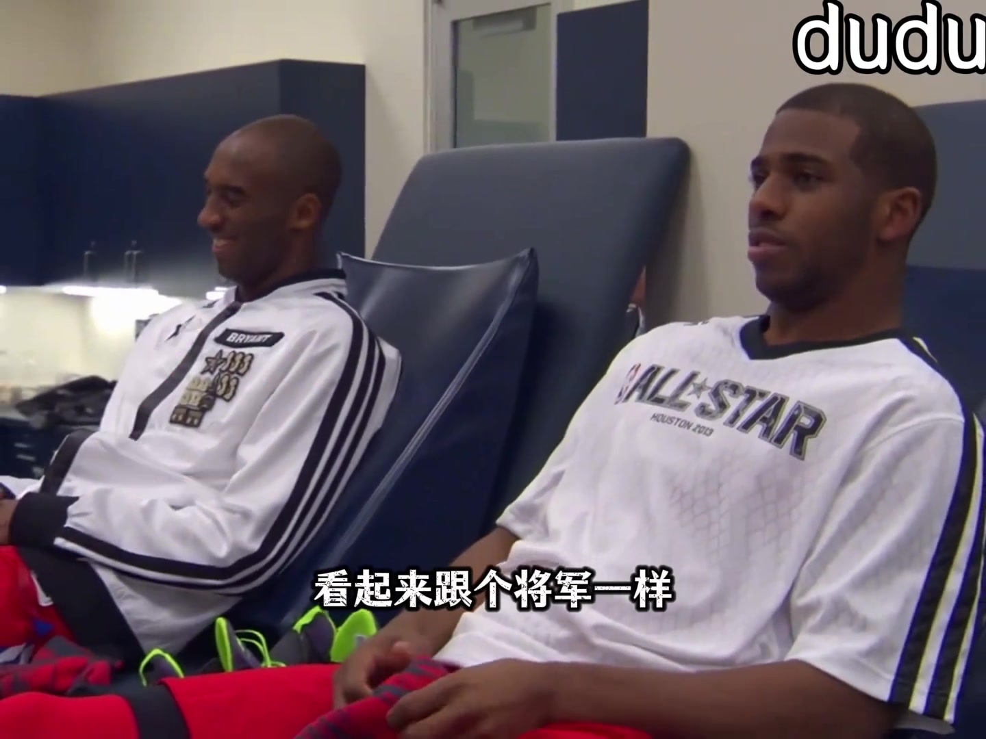 俩偏执狂！保罗全明星跟科比吐槽：这些夹克胸前那些徽章我不喜欢