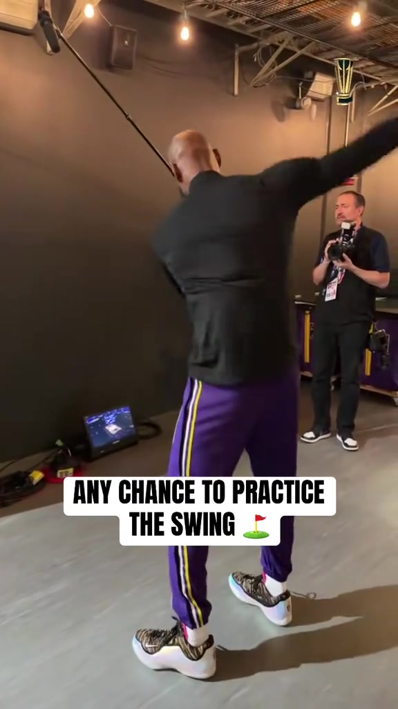 湖人马刺NBA杯！詹姆斯退休后的生活就是高尔夫球了吧！