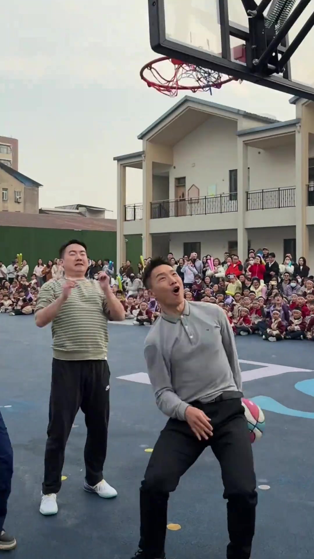 那天幼儿园的所有妈妈都在看我...