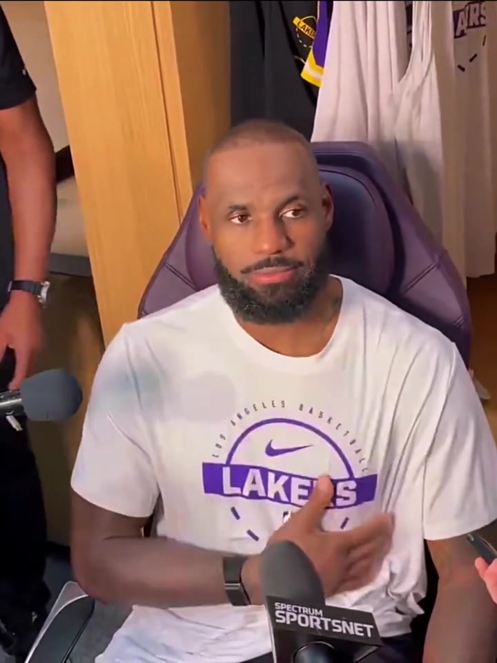 詹姆斯：不能在12月就谈论在季后赛做到什么！这对篮球之神不敬